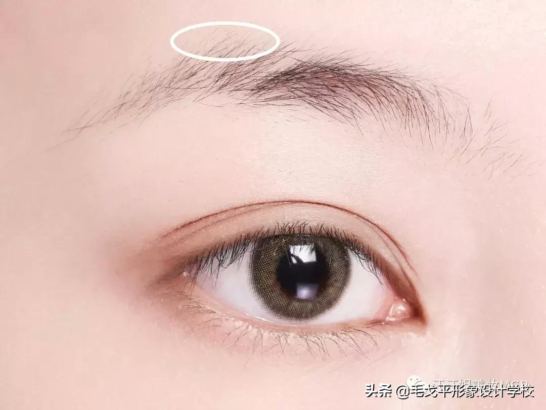 你也在被“高低眉”困扰吗？为什么你的眉毛总也画不对称？