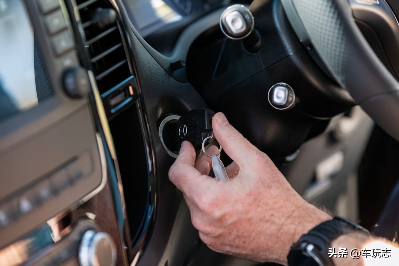 奔驰威霆2022款新车都有哪些改动,奔驰七座商务2021款威霆v级报价