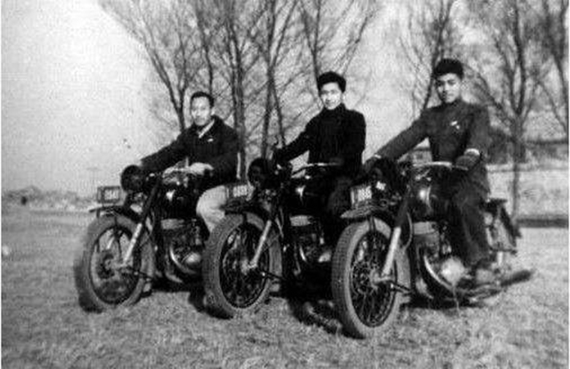 80年代有钱人摩托车,80年代的摩的牌子和价钱