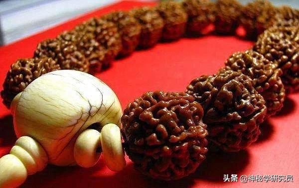 星月菩提手串用戴手套盘吗,盘星月菩提手串的正确手法