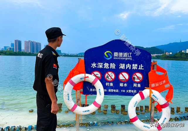 长沙梅溪湖小孩玩沙子,长沙梅溪湖游玩孩子