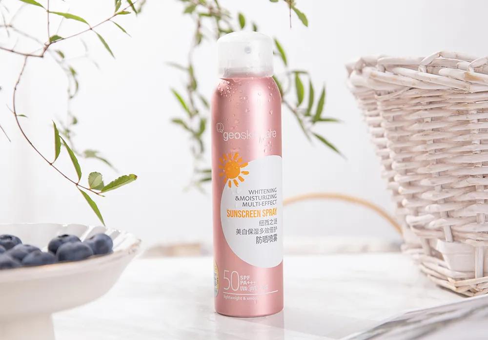 全身喷满防水喷雾,防晒美白嫩亮肌肤