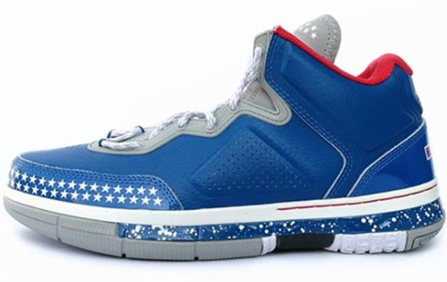 韦德新战靴竟致敬科比,韦德最后一个赛季上脚球鞋