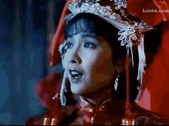 蓝洁瑛并非真的神经，而是逃避