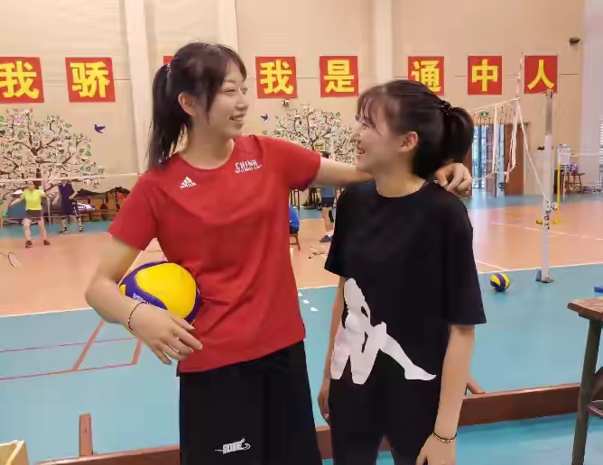 女排1米95新星回归,1米93女排冠军