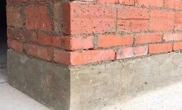 一楼墙体潮湿怎么防潮,农村自建房内墙潮湿