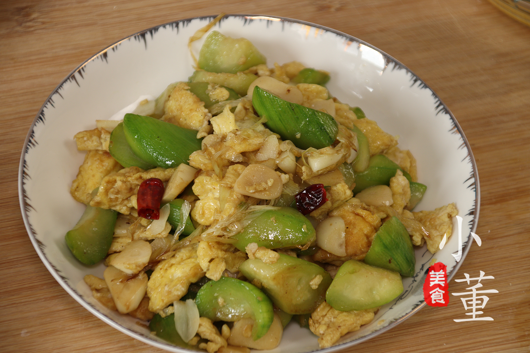 炒丝瓜总是出水？大厨教你1招，保证丝瓜鲜嫩入味不出水