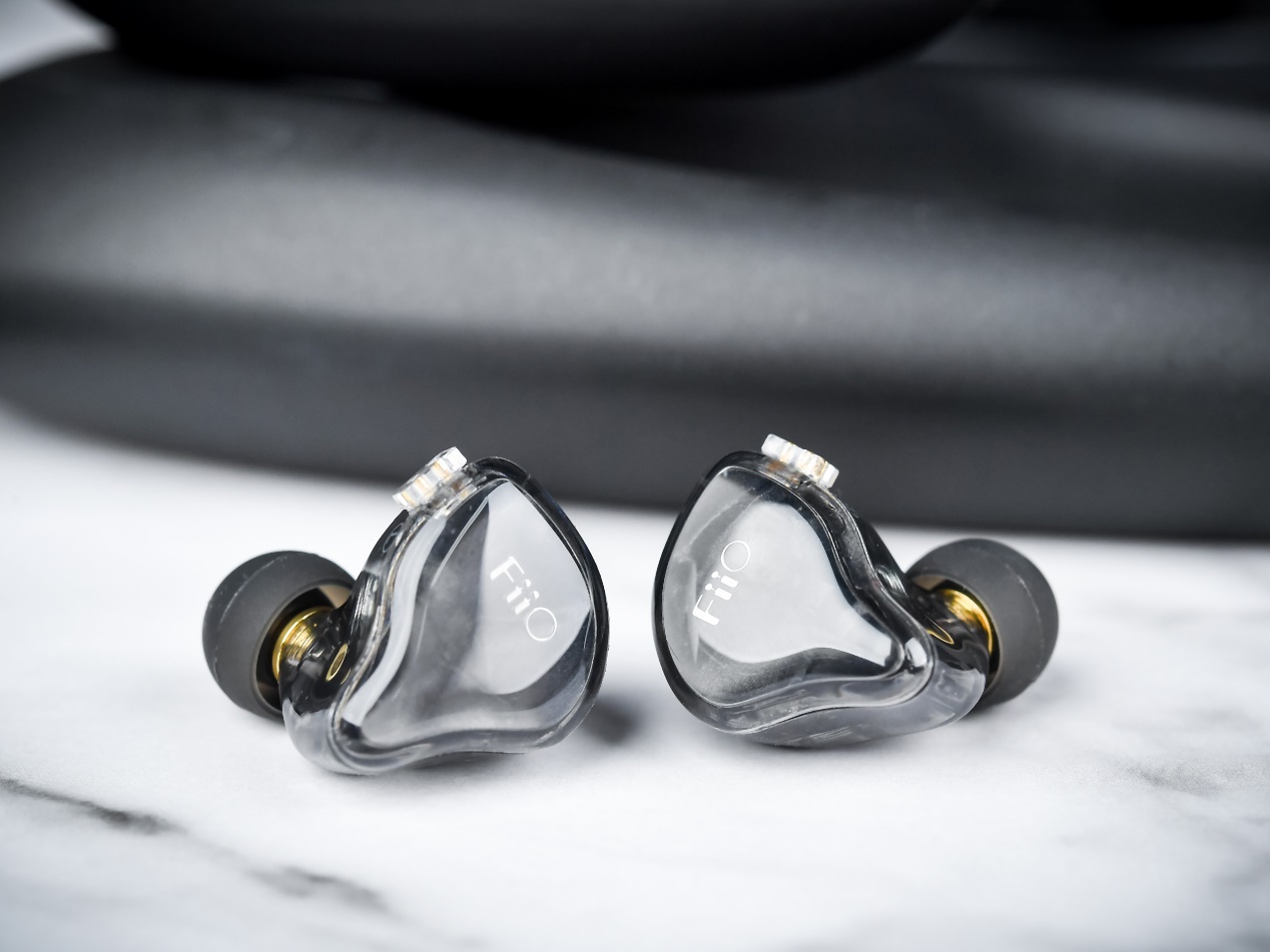 飞傲fh5s耳机评测,三频均衡人声飞傲fh3圈铁耳机评测