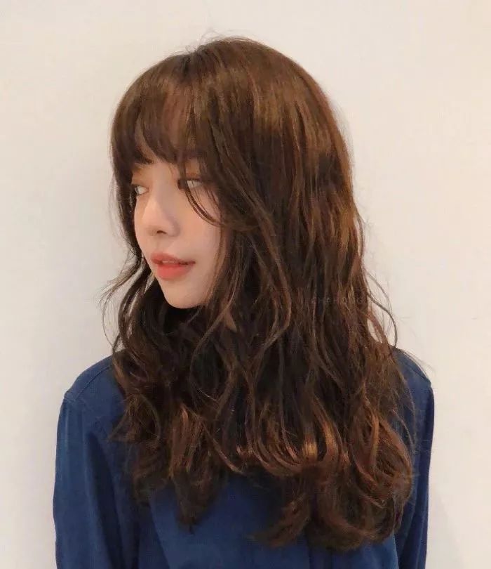 脸型长脖子长适合剪短发,脸型比较小适合剪短发吗