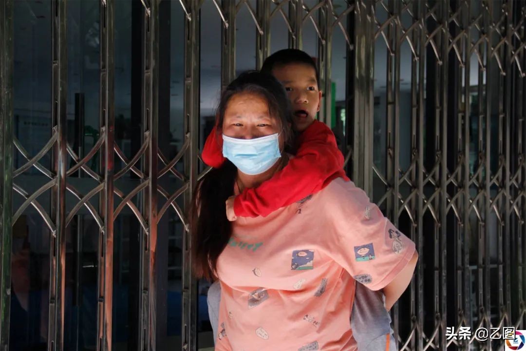 女子不孕却突然生了孩子,女子4次试管婴儿终怀孕