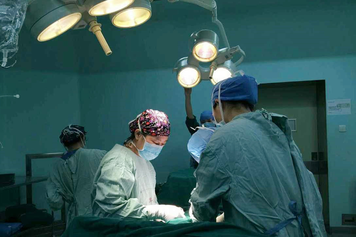 胎儿脐带在母体内断了是为什么,一般是什么原因引起脐带断裂