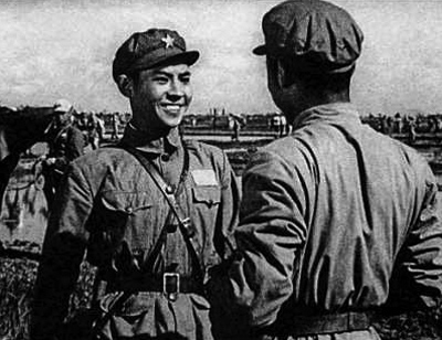 新四军战士爱上一个姑娘,约定胜利后回来娶她,却失约了