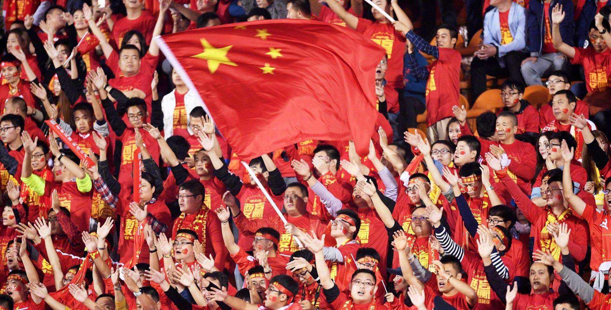 他们看起来和球八竿子打不着，居然都是隐藏的足球艺术鉴赏者！