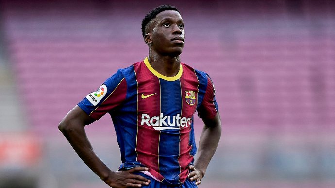 同样是巴萨小将,一个待在看台,一个能让核心“让位”,差距来了