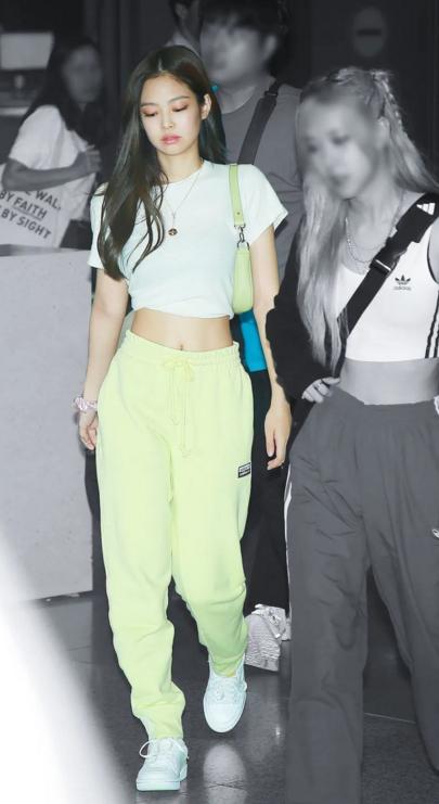 运动裤穿搭青春运动也可以很休闲,运动裤的各种时尚穿搭