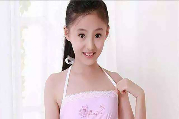 13岁女儿问妈妈，妈，我下面为什么会出血，这位宝妈的回答很赞