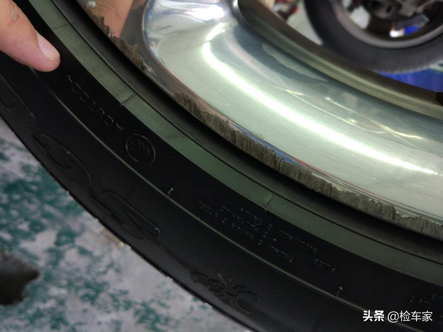 2万公里贬值80多万，45万买辆V8+6.4L的JEEP大切诺基SRT还值吗？