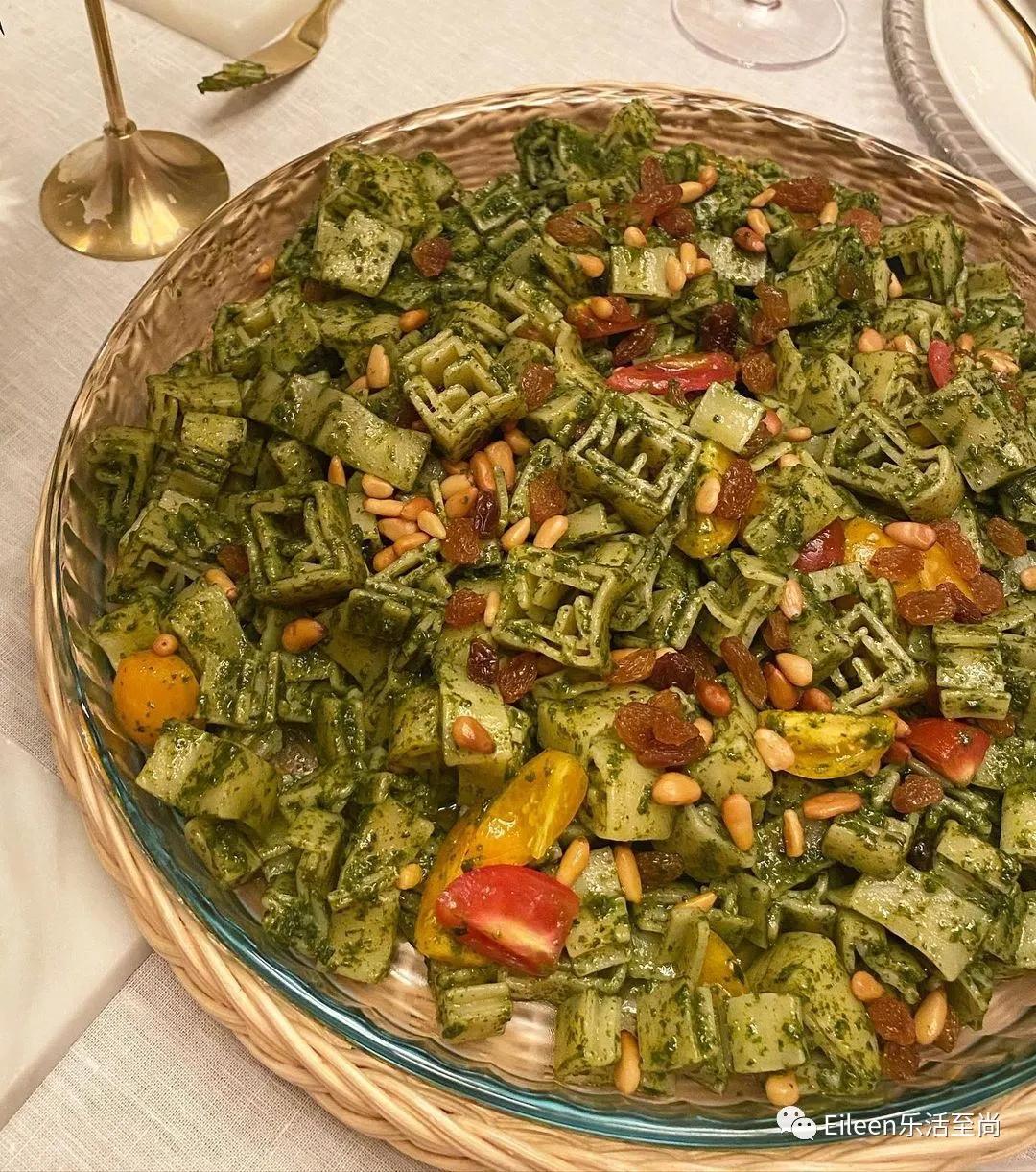 豪门乖女不婚生子，四婚亲妈帅过女神继母，港岛名媛都这么酷吗？