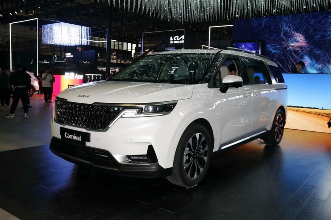 起亚嘉华和库斯途是一个车吗,起亚全新嘉华三排