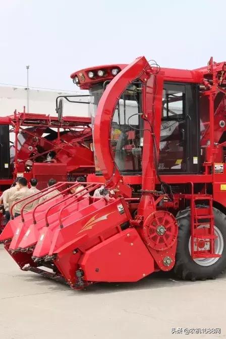 勇猛玉米收割机2021年补贴多少钱,17年的勇猛玉米收割机能卖多少钱