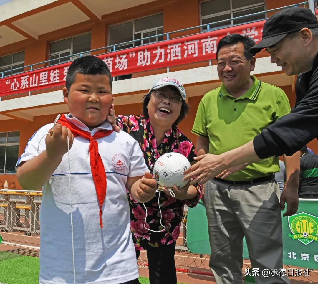 鍏崇埍鐣欏畧鍎跨鐖卞績璧拌繘鏍″洯,鐖卞績浜哄＋娣卞叆鏍″洯鍏崇埍鐣欏畧鍎跨
