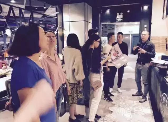 摒弃同质化，逆袭必胜客，看这家小披萨如何快跑？