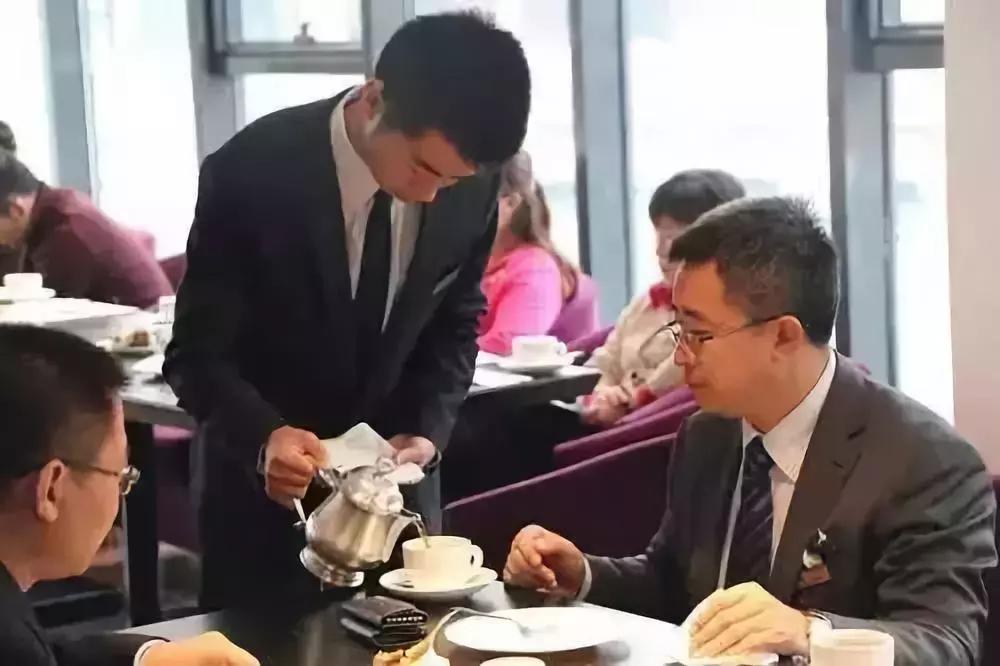 面对顾客的不满甚至投诉，店铺应该怎么处理？