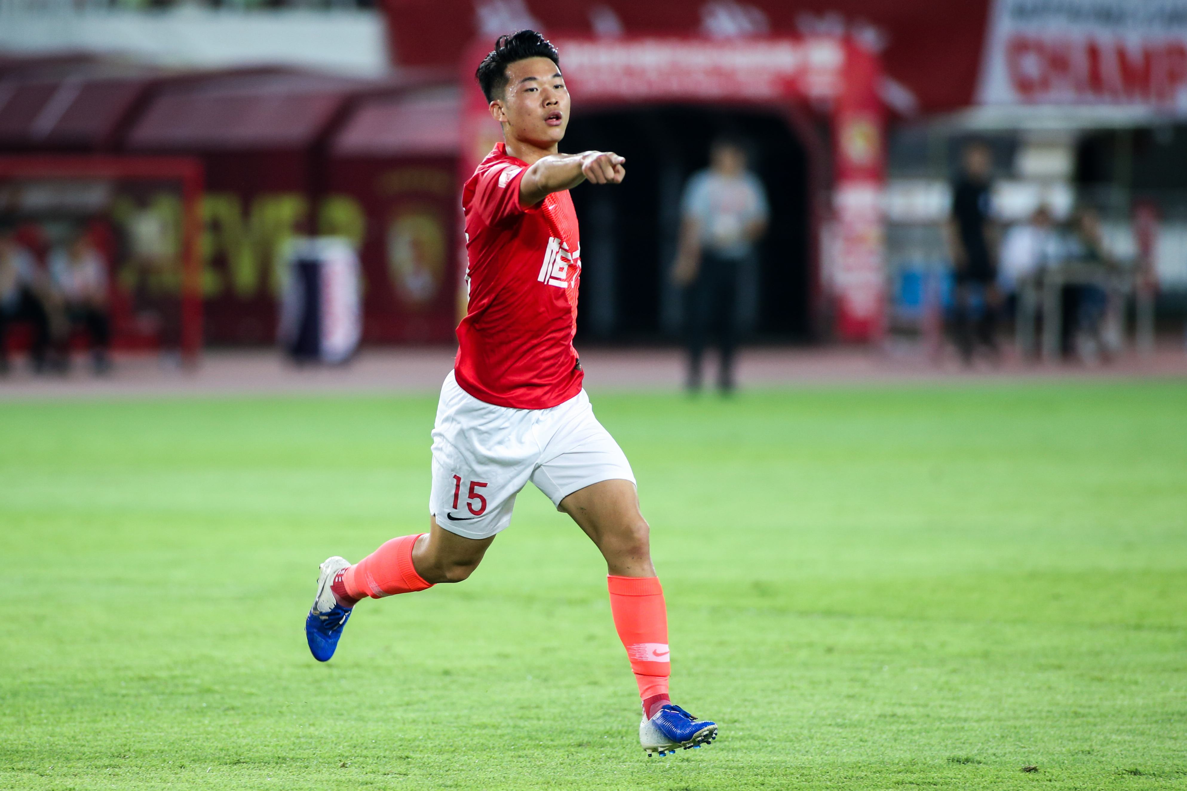 恒大中场新星伤愈复出，郑智接班人深受卡帅青睐，又获三年长约