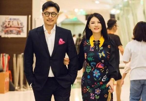 女霸总与穷小伙的爱情,女霸总爱上穷小伙完整版