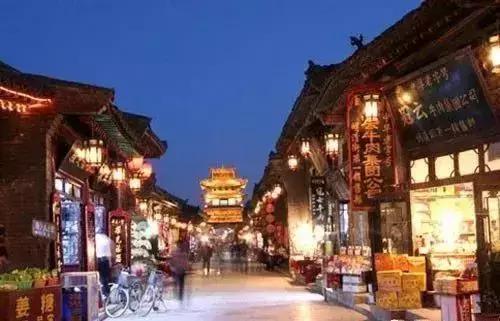 带您探索神秘大西北，一湖倒影一湖诗，半湖金色半湖