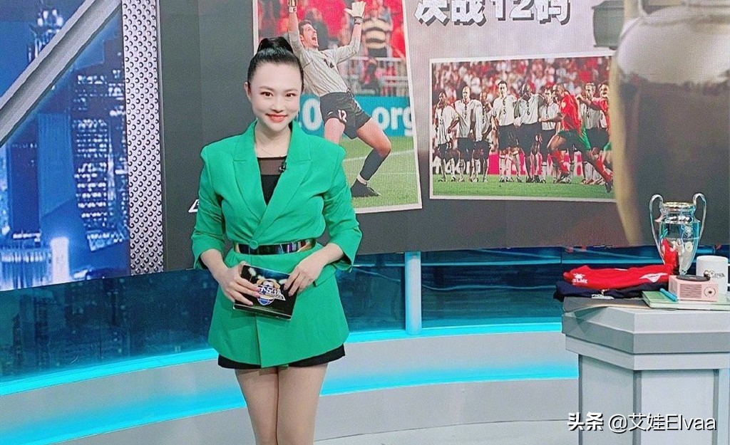 主持人王曦梁连衣裙,王曦梁高跟鞋主持天下足球