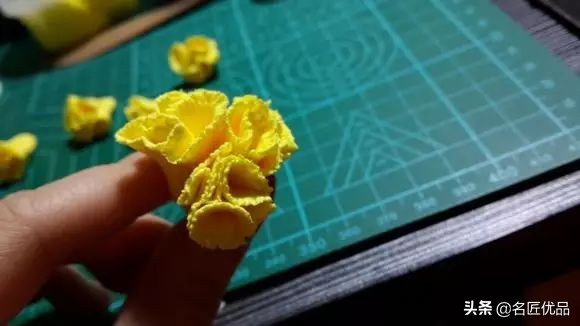 母亲节手工康乃馨简单又漂亮,母亲节适合给妈妈做的康乃馨手工