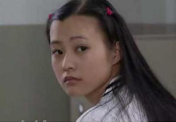 3次被“爱情”抛弃，因“全裸”出镜一举成名，如今成为单亲妈妈