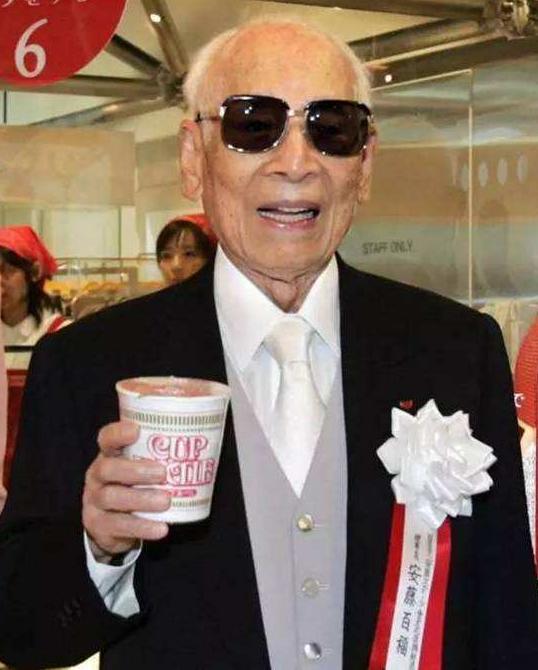 22岁远渡日本，历经3次破产，48岁发明出方便面，今公司市值百亿