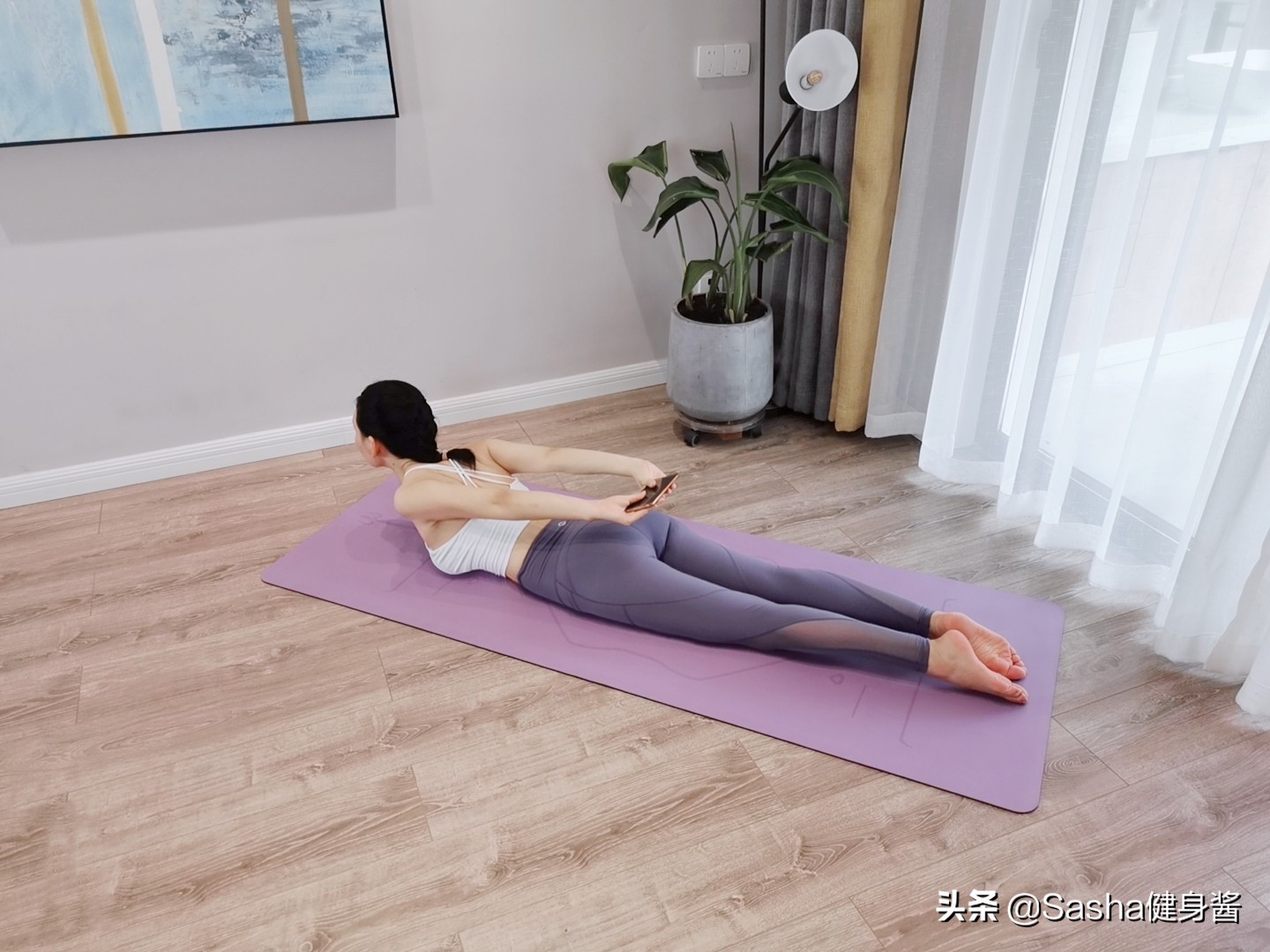 紧身网纱瑜伽裤的搭配,网纱瑜伽裤收腰