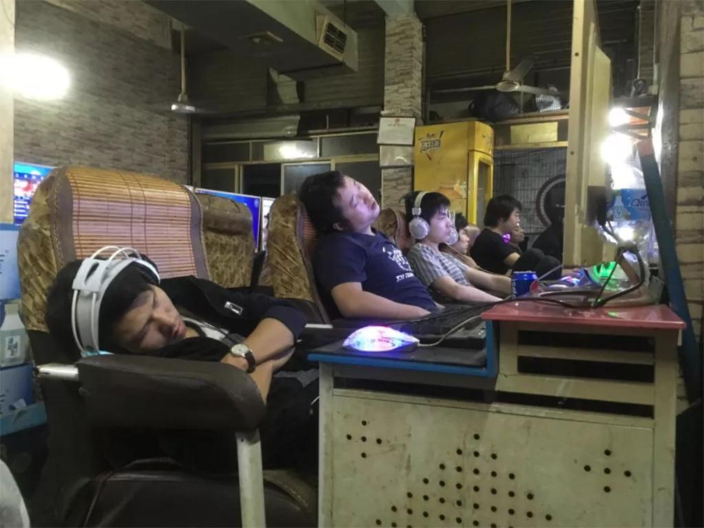 揭秘三和大神：日结1天玩3天，年纪轻轻为何自甘堕落？纪录片