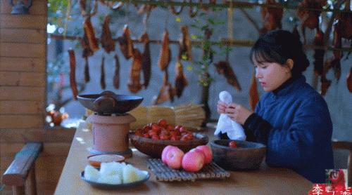 李子柒令人向往的世外桃源生活,李子柒记录的简单淳朴的田园生活