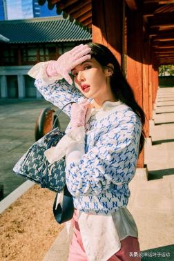 泫雅代言MLB 春夏MONOGRAM系列，也太好看了吧