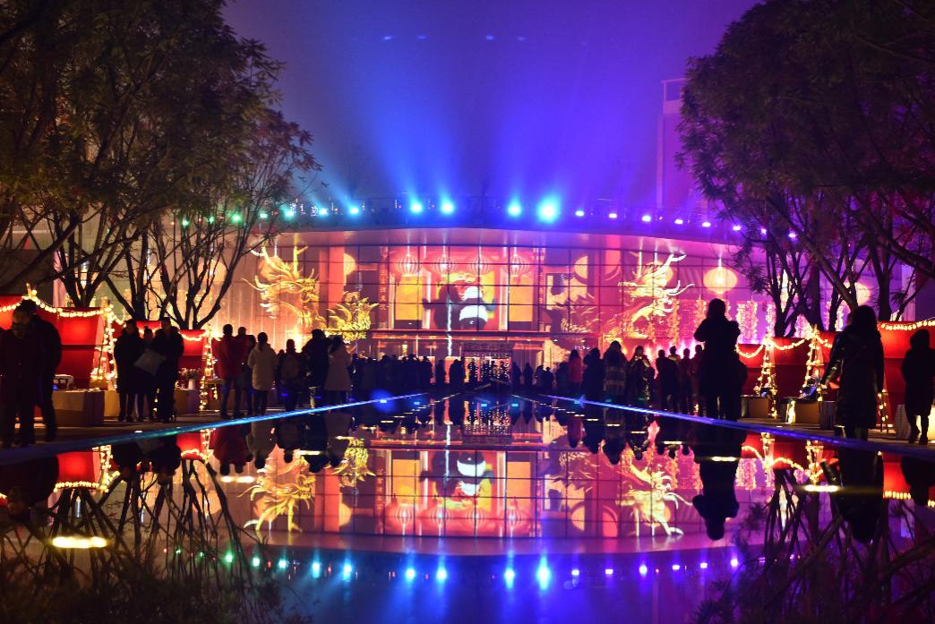 巨型圣诞树亮相天府芙蓉园造圣诞幻梦啦！还有亲子免费乐玩！