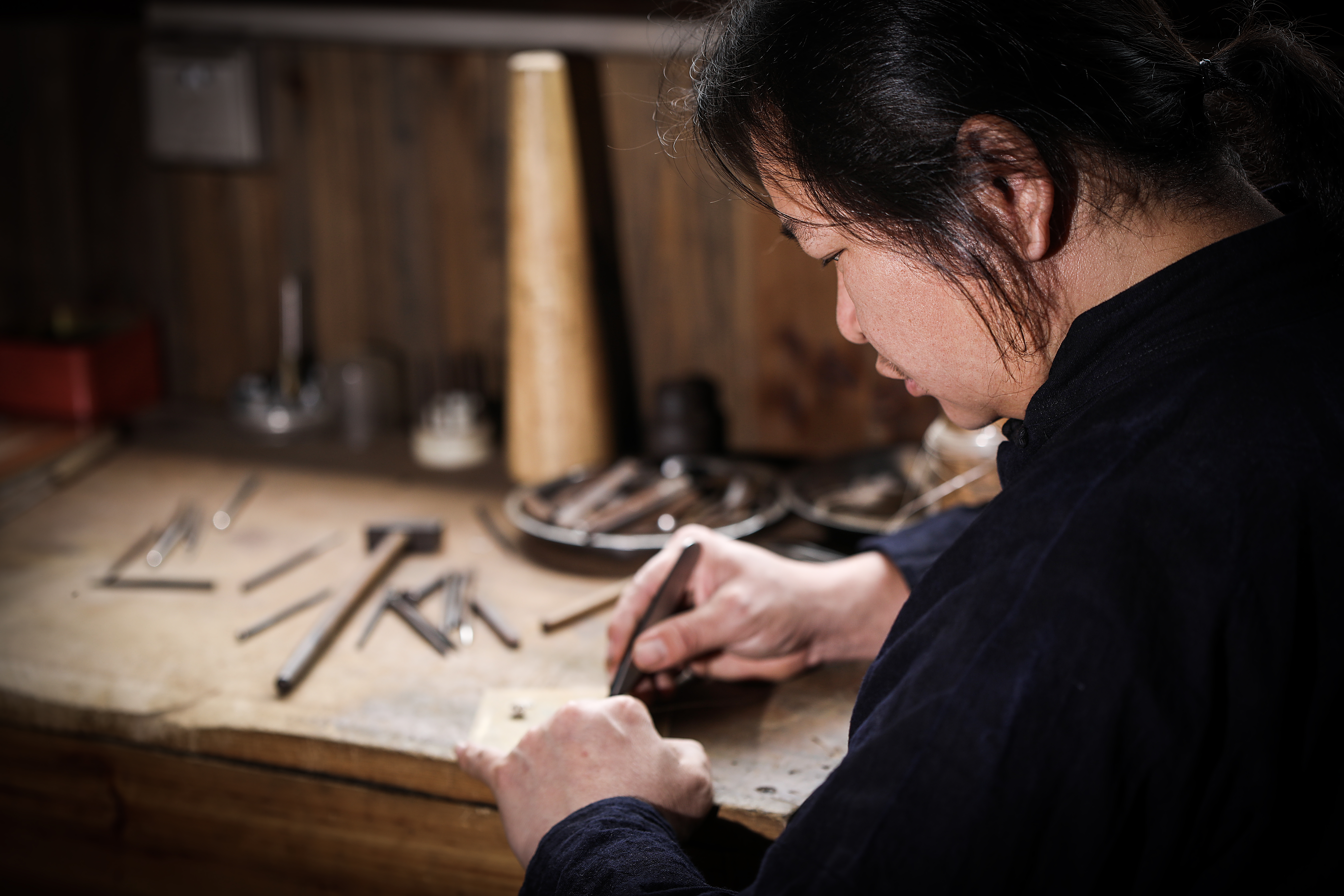 非遗苗族银饰传承人潘仕学,非遗银饰制作技艺传承人