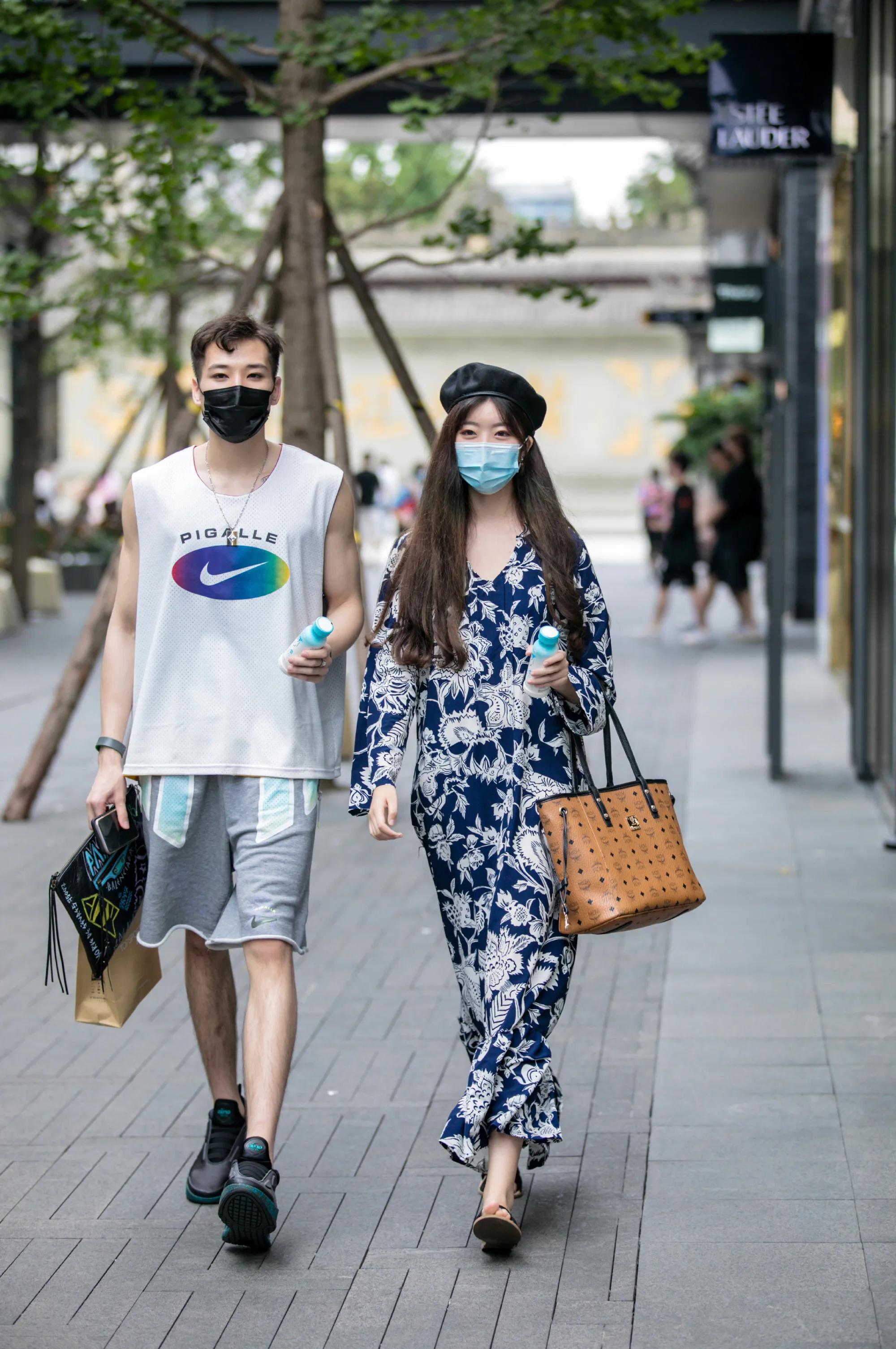 街拍背什么包最好看,街拍路人都背什么包