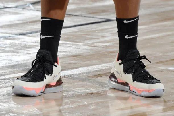 nba球员詹姆斯球鞋上脚,nba球星上脚球鞋詹姆斯18