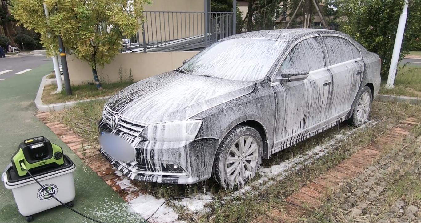 高层小区自己洗车视频全教程,在家洗车怎么洗最省钱