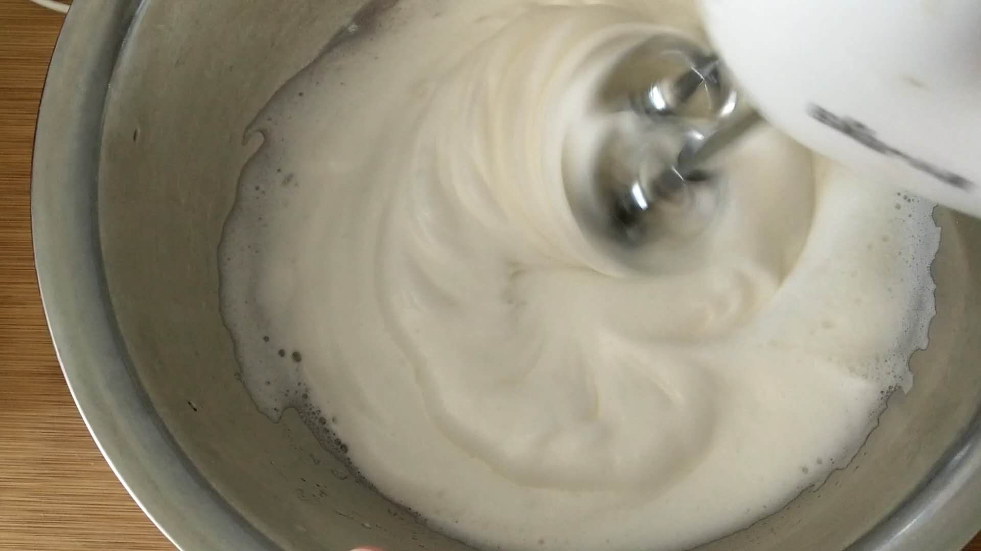 烘焙入门食谱蛋白打发技巧,做蛋糕蛋白打发不起来了怎么办