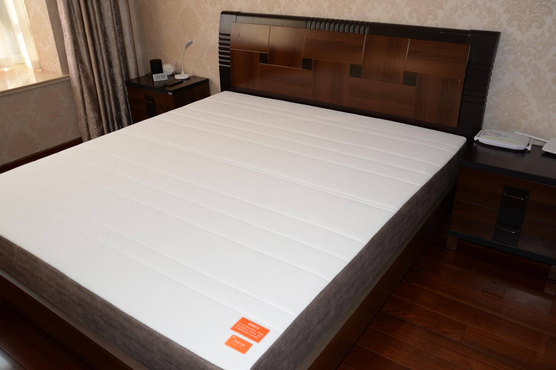 孝敬父母篇二：你们的满意是我的目标—8H黄麻透气护脊床垫