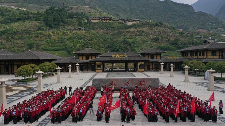 宜昌这个地方产美女，有一个大家都认识，现在还能让熊孩子涨知识