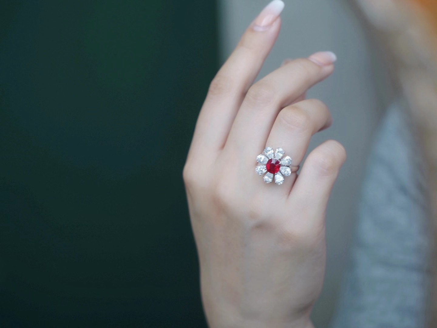 南红蛋面戒指镶嵌复古款,哪款戒指好看又不过时