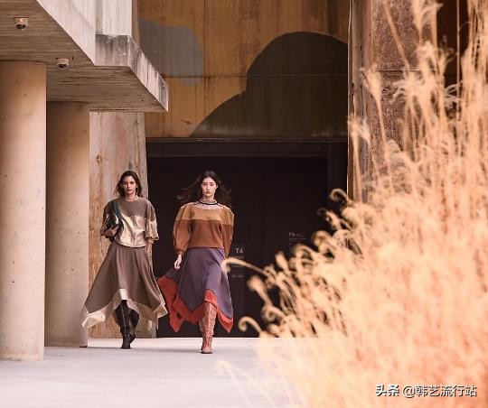 2020春夏巴黎时装周chanel秀场,2022秋冬首尔时装周bonbom