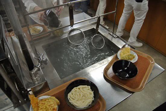 没有暖气的日本人怎样过冬,日本冬天没暖气他们用什么取暖