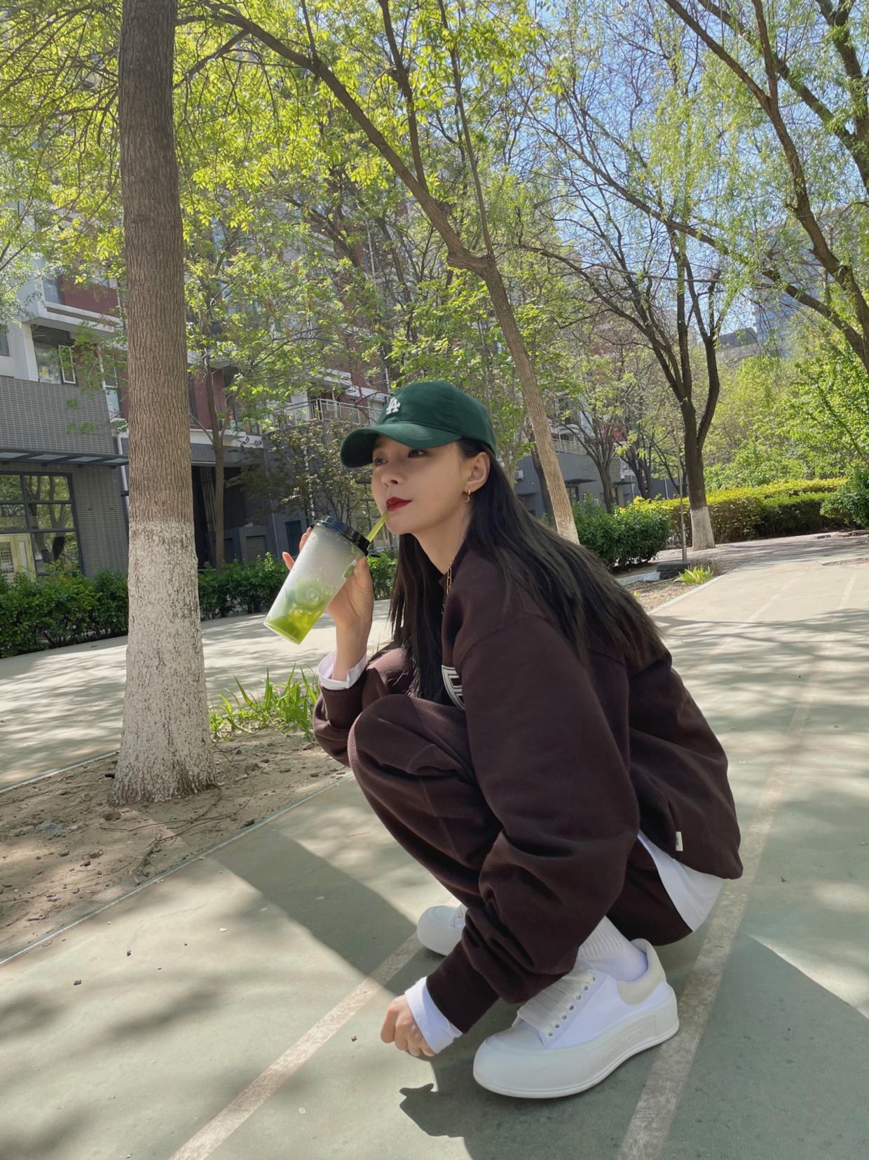 想穿得简单舒适一点,想要穿得时髦又凉快